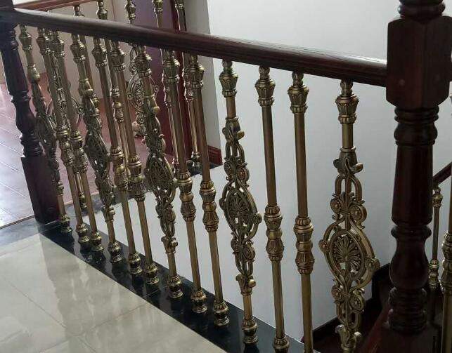 輕奢樓梯扶手定做(圖1) 輕奢樓梯扶手定做(圖1)