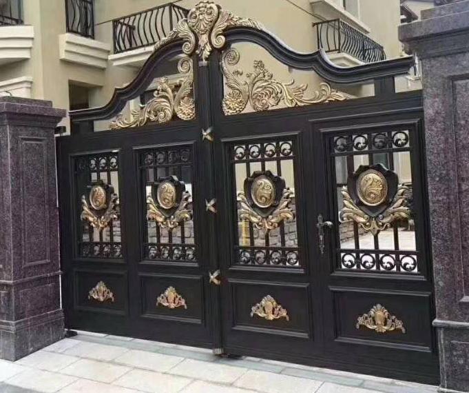 高檔別墅住宅需要安裝定制款式的鋁藝大門(圖1) 高檔別墅住宅需要安裝定制款式的鋁藝大門(圖1)